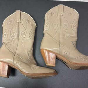 Vintage women’s Acme genuine leather pointed toe embroidered boots size 6M